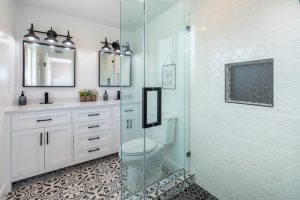 Der richtige Spiegel für das Badezimmer: Warum es wichtig ist, den passenden Spiegel auszuwählen